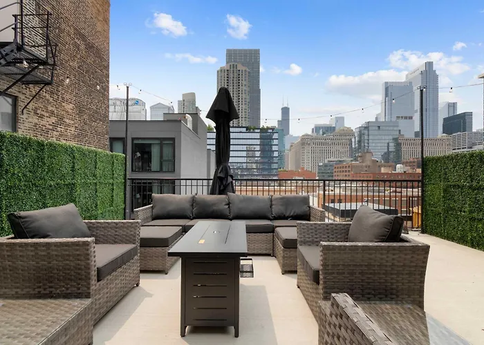 River North Private Deck With In And Out Parking Apartment