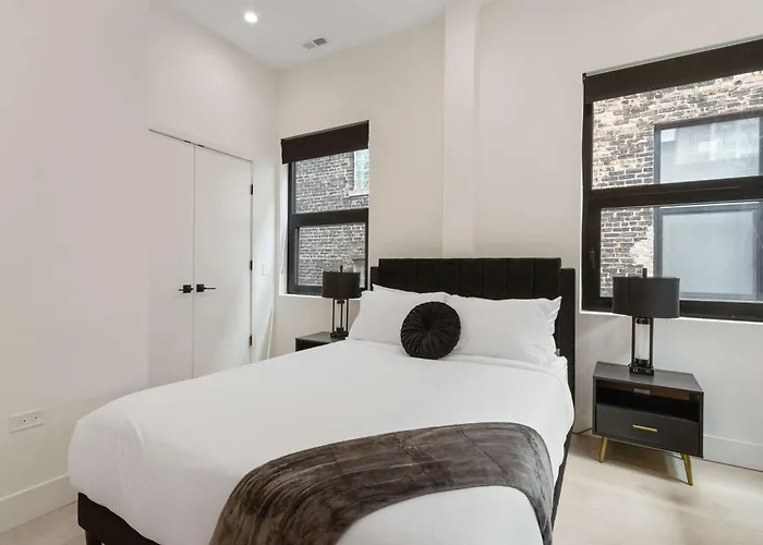River North Private Deck With In And Out Parking * Chicago