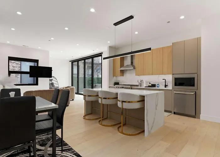 Apartment River North Private Deck With In And Out Parking Chicago