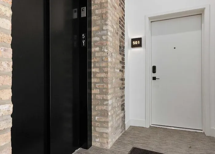 River North Private Deck With In And Out Parking
