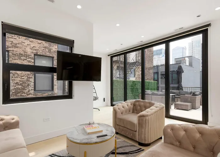 River North Private Deck With In And Out Parking Apartment