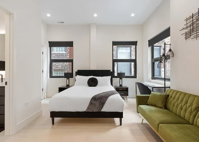 River North Private Deck With In And Out Parking * Chicago