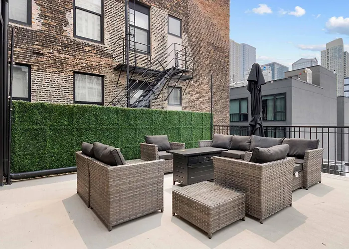 River North Private Deck With In And Out Parking