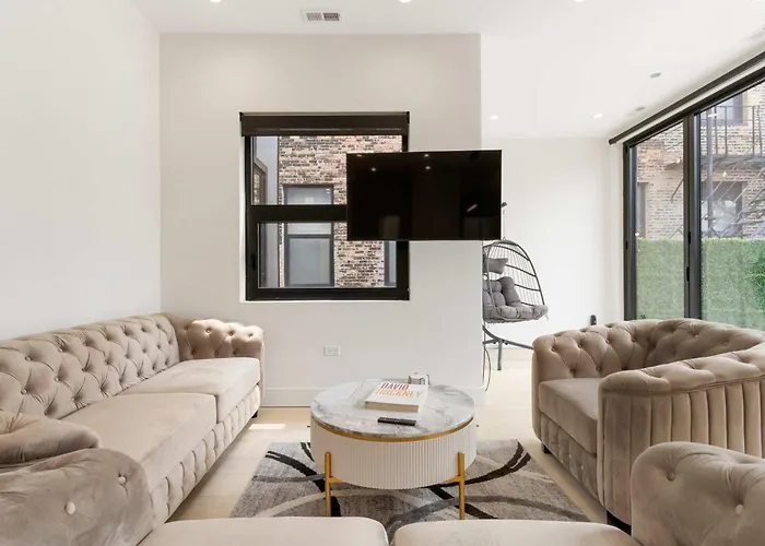 River North Private Deck With In And Out Parking Apartment *