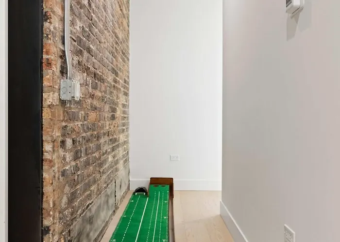 River North Private Deck With In And Out Parking Apartment